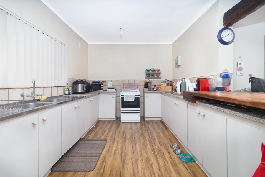 4 Bedroom Property for Sale in Avondale Western Cape